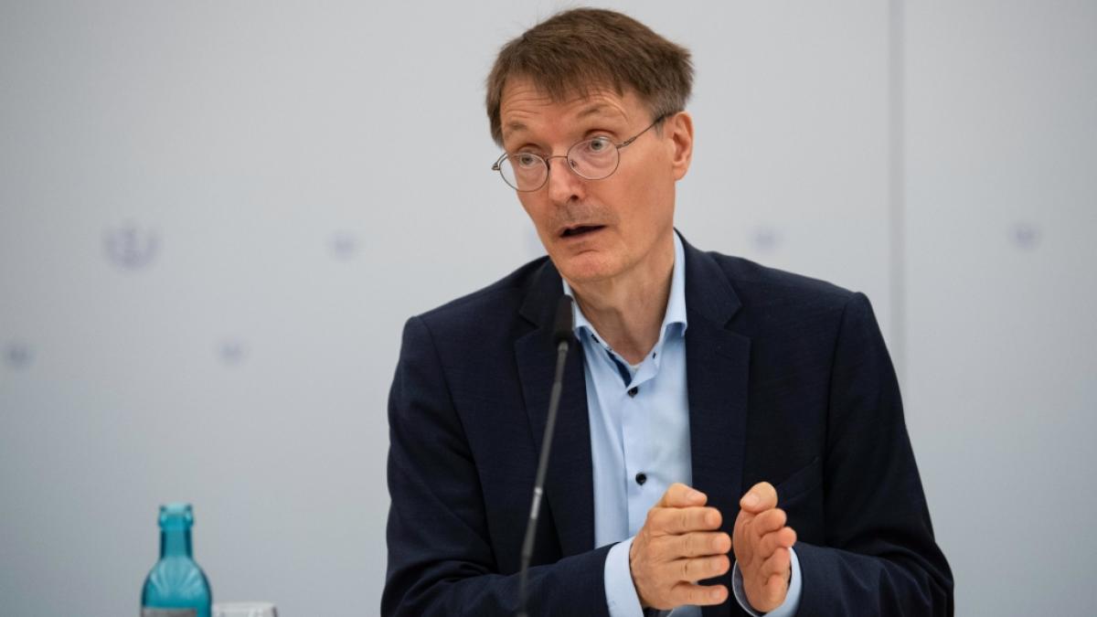 Bundesgesundheitsminister Karl Lauterbach zufolge ist die Bef&uuml;rchtung, dass das Coronavirus eine Sommer-Welle an Infektionen verursachen k&ouml;nne, Wirklichkeit geworden. (Foto)