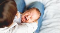 Ein zehnmonatiges Baby aus Thüringen starb qualvoll, weil seine Eltern es nach großflächigen Verbrühungen nicht zum Arzt brachten - nun ermittelt die Staatsanwaltschaft (Symbolfoto).