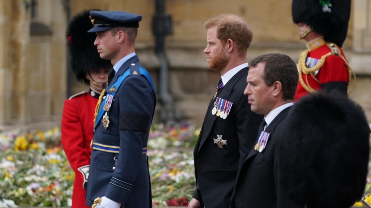 Peter Phillips (re.) plant, erneut in den Hafen der Ehe einzulaufen - seinen Cousins Prinz William (li.) und Prinz Harry droht deshalb ein Wiedersehen mit Konfliktpotenzial. (Foto)