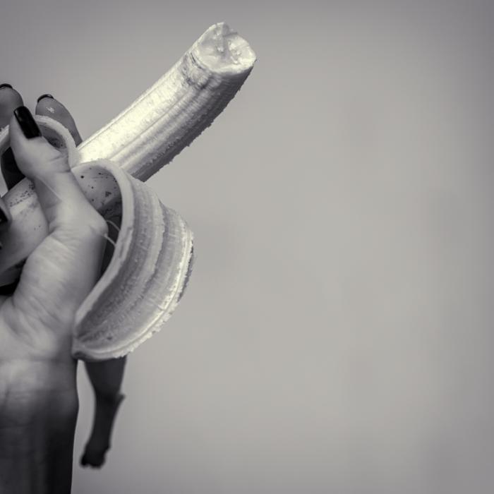 Betrunkene Frau beißt Mann den Penis ab