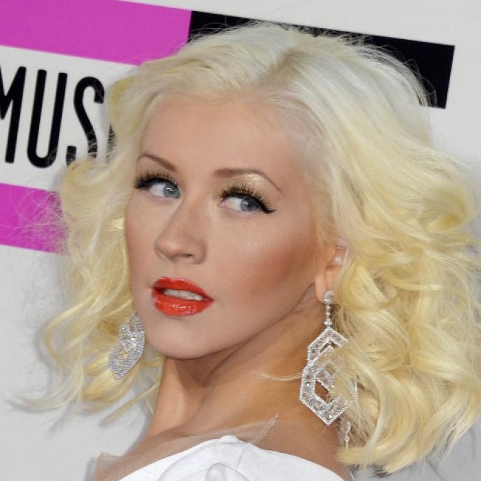 Bikini-Überraschung für Santa! Hier packt XTina ihre Geschenke aus