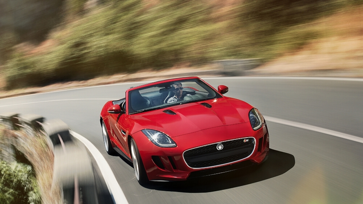 Der Jaguar F-Type ist bereits für 73.400 Euro zu haben. Mit knapp 500 PS und einer Höchstgeschwindigkeit von 300 km/h spielt der Jaguar dennoch in der Liga der Supersportler mit. (Foto)