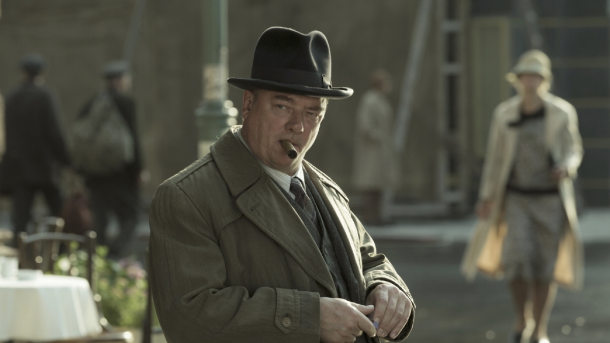 Peter Kurth als Kommissar Wolter in einer Filmszene der ARD-Serie "Babylon Berlin". (Foto)