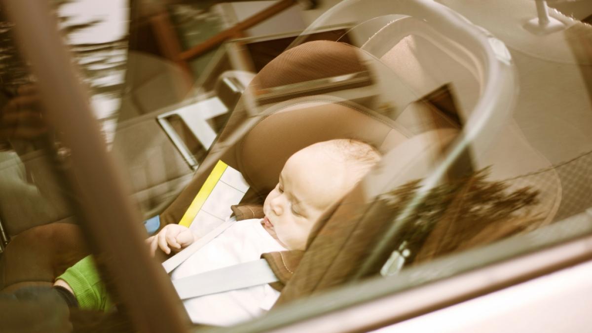 In Rotterdam ist am Montag ein Baby in einem &uuml;berhitzten Fahrzeug gestorben. Die Hilfe der Rettungskr&auml;fte kam zu sp&auml;t. (Symbolbild) (Foto)