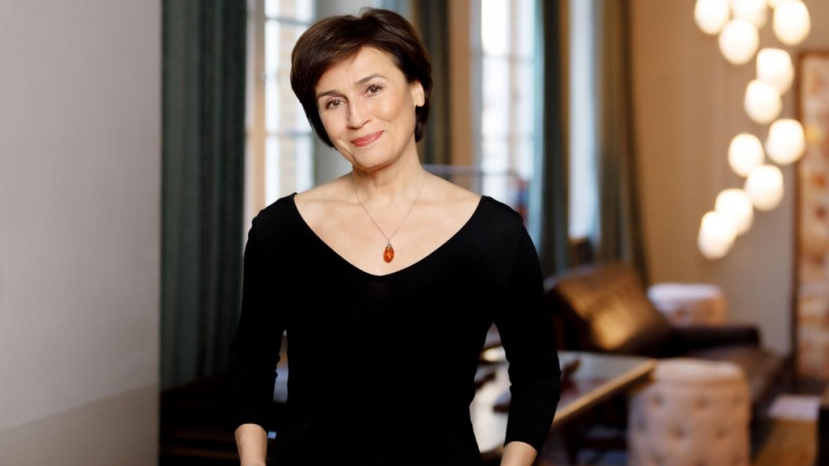 Sandra Maischberger meldet sich auch am 10. und 11. Mai 2022 mit aktuellen Themen und handverlesenen G&auml;sten mit neuen "maischberger"-Sendungen im Ersten zu Wort. (Foto)