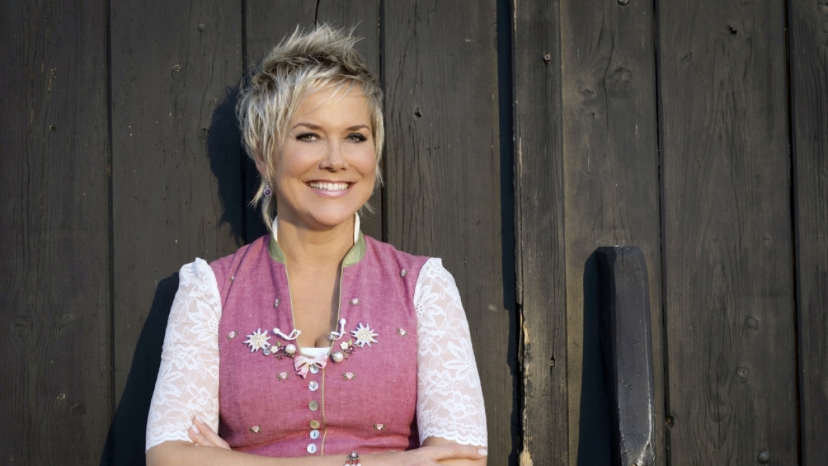 Inka Bause hat in der 14. Staffel von "Bauer sucht Frau" wieder zahlreiche Single-Herzen verkuppelt. (Foto)