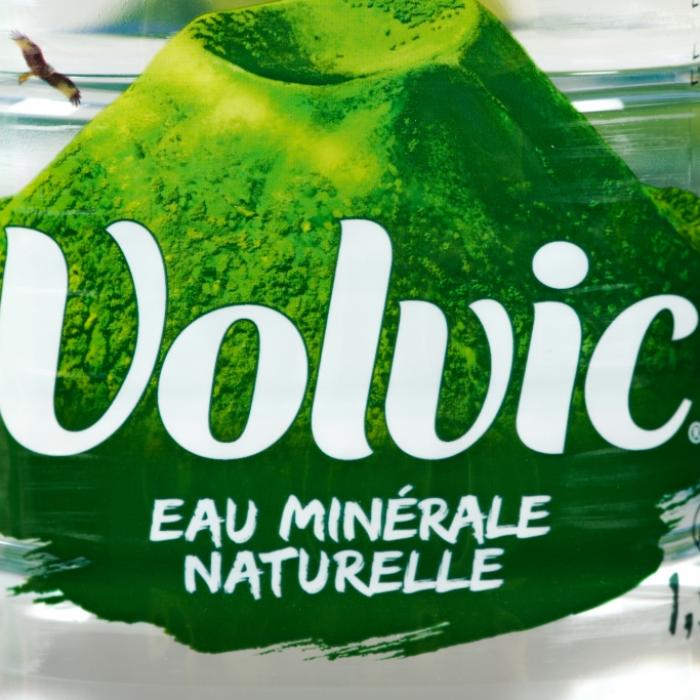 Nicht trinken! Volvic ruft Mineralwasser zurück
