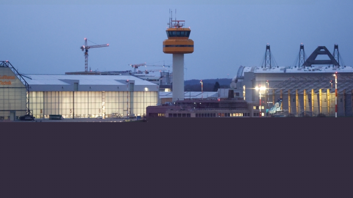 F&uuml;r Millionen Urlauber k&ouml;nnte der Sommerflug deutlich teurer werden oder ganz ausfallen. (Foto)
