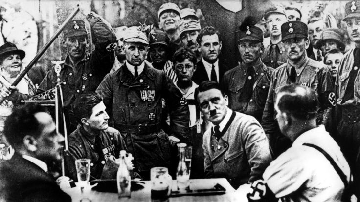 Ein junger Adolf Hitler in München, noch vor der Annexion des Sudetenlandes.