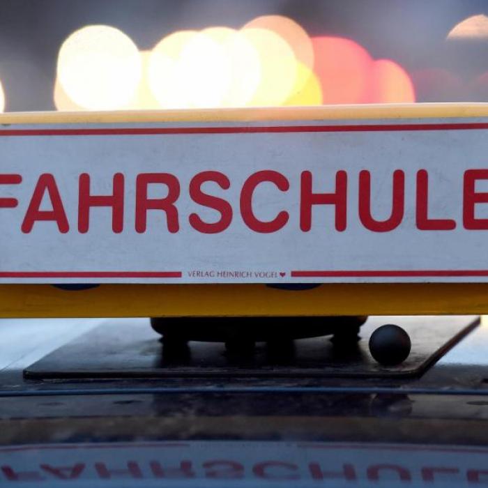 Wie oft darf man durch die theoretische und praktische Prüfung fallen?