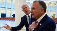 Kreml-Unterhändler Kirill Dmitrijew (l) zusammen mit dem Sondergesandten von US-Präsident Trump, Steve Witkoff.