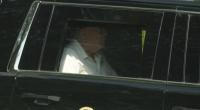 Donald Trump wurde nach dem Golfspielen in Virginia im Auto fotografiert. Dabei entstanden auch Aufnahmen, die ihn mit Brille zeigen.