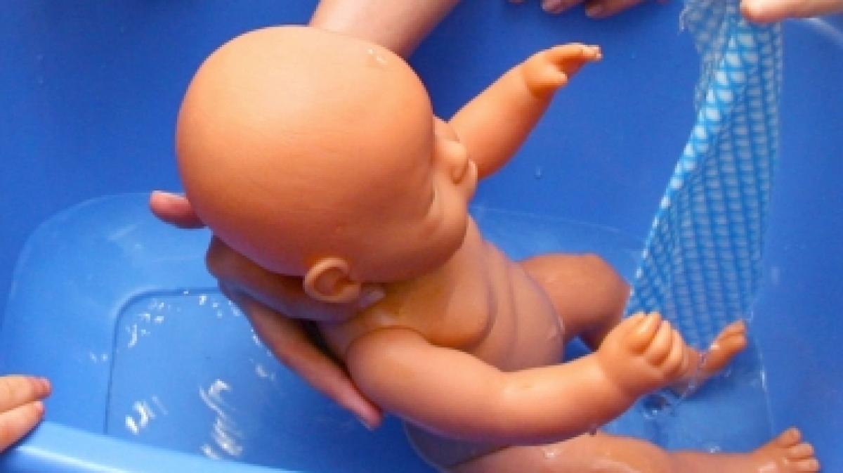 Eine Oma hat ihr kleines Enkelkind in einer Wanne ertrinken lassen. (Foto)