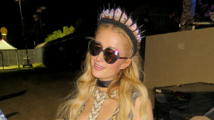 Paris Hilton zieht bei Instagram blank.