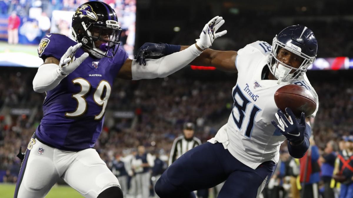 Jonnu Smith von den Tennessee Titans versucht den Ball zu fangen in der Play-off-Runde gegen die Baltimore Ravens, am 12.02.2020. (Symbolbild) (Foto)