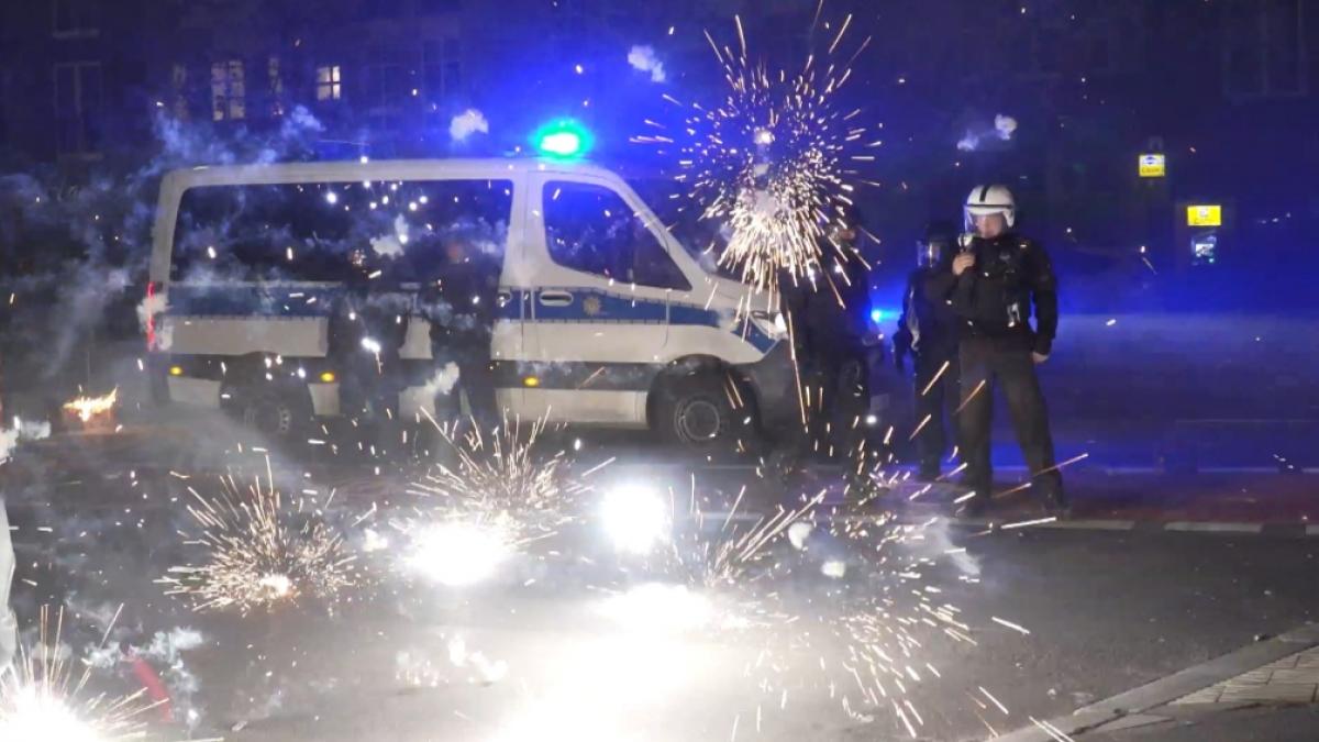 Heftige Krawalle in Berlin und anderen Gro&szlig;st&auml;dten ersch&uuml;tterten an Silvester 2022 ganz Deutschland. (Foto)