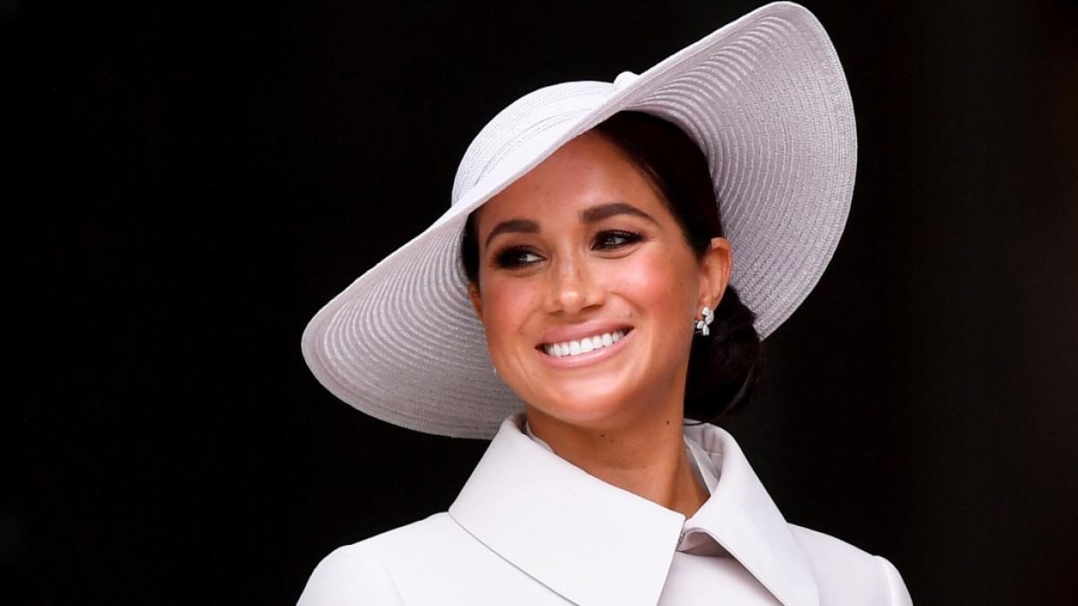 Meghan Markle lacht sich ins F&auml;ustchen: Dass Prinz William und Prinzessin Kate bei einer wichtigen Palast-Entscheidung nicht konsultiert wurden, soll der Herzogin von Sussex Genugtuung verschafft haben. (Foto)