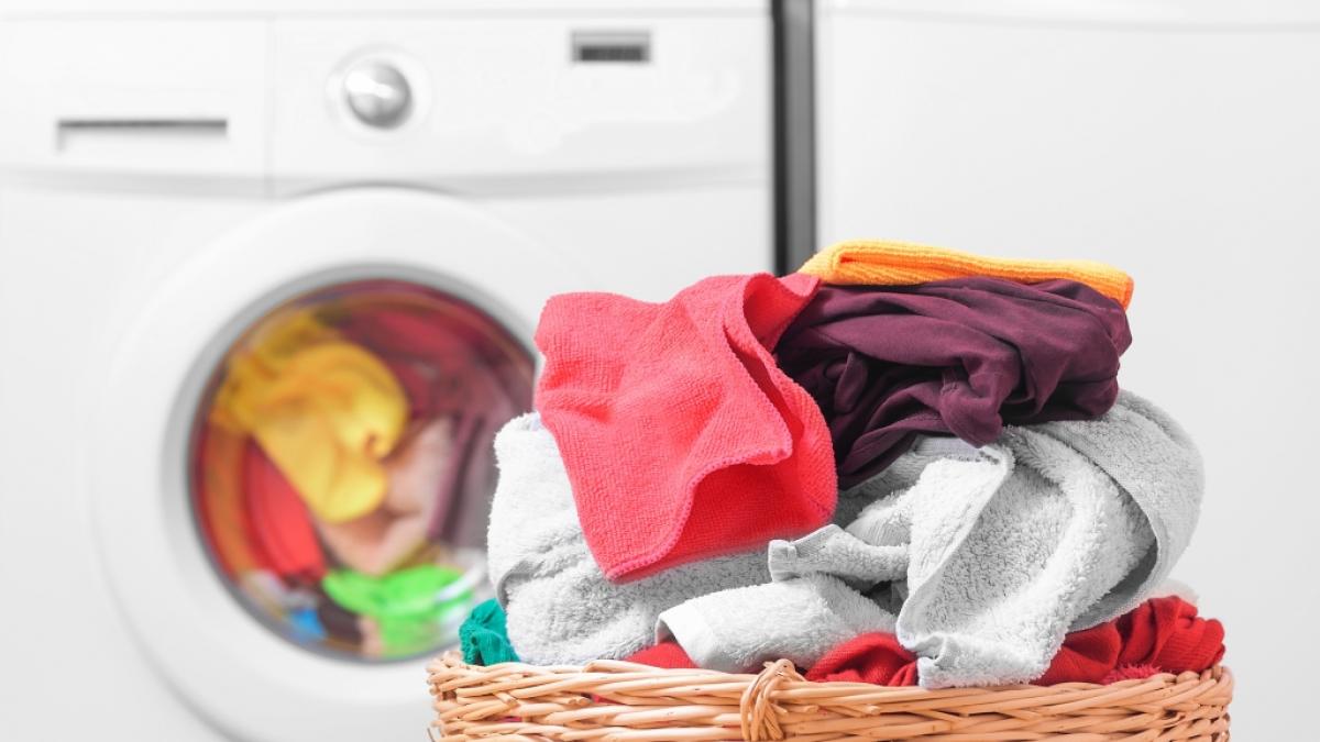 Wie gut sind Colorwaschmittel wirklich? Die Stiftung Warentest hat 20 Produkte genauer untersucht. (Foto)