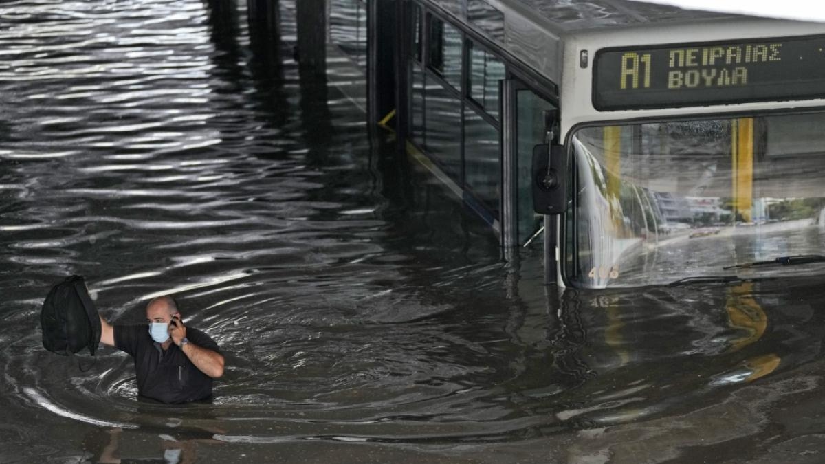 St&uuml;rme haben die griechische Hauptstadt und andere Teile S&uuml;dgriechenlands heimgesucht und zu Verkehrsbehinderungen und einigen Stra&szlig;ensperrungen. (Foto)
