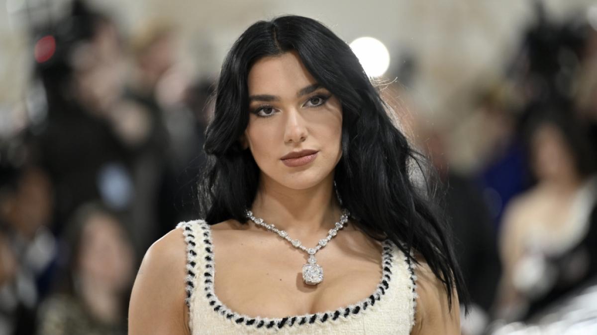 Dua Lipa ziert aktuell das Cover des "Dazed"-Magazins. (Foto)