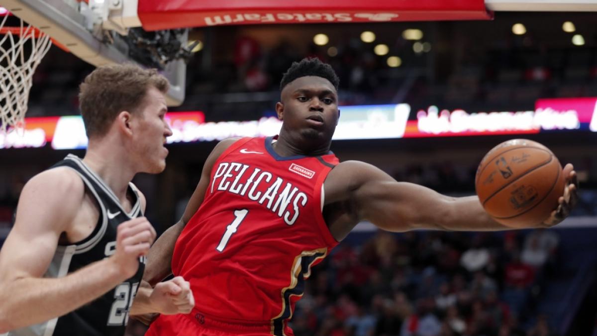 Die New Orleans Pelicans fangen den Ball gegen die San Antonio Spurs am 23.01.2020. (Symbolbild) (Foto)