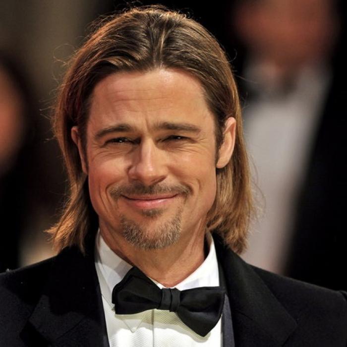 Brad Pitt wurde nun dabei gesichtet, wie er in Beverly Hills im Rollstuhl eine Klinik verließ
