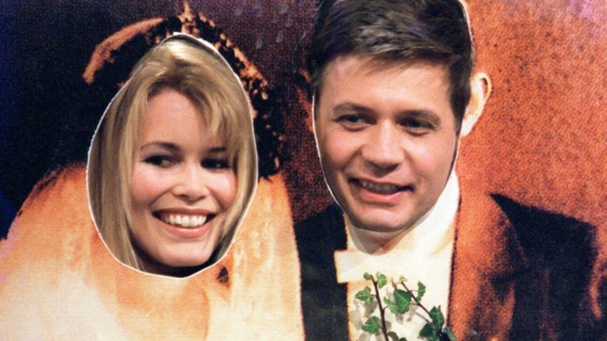 Oftmals kommt Günther Jauch allerdings nicht selbst auf die Idee, den Prinz Peinlich zu mimen. 1998 gab er gemeinsam mit Claudia Schiffer in Bremen bei "Wetten, dass ..? ein schmuckes Paar ab. (Foto)