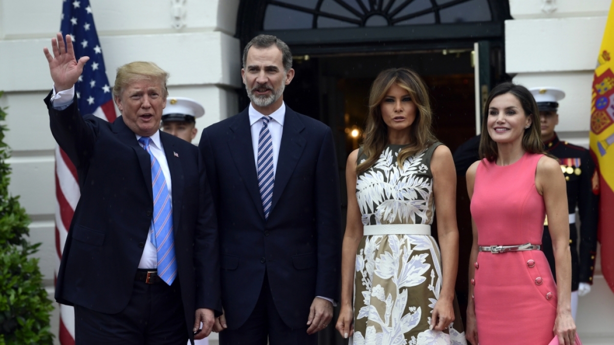 Spaniens K&ouml;nig Felipe VI. ist mit seiner Ehefrau K&ouml;nigin Letizia zu einem Besuch bei Melania und Donald Trump im Wei&szlig;en Haus in Washington eingetroffen. (Foto)