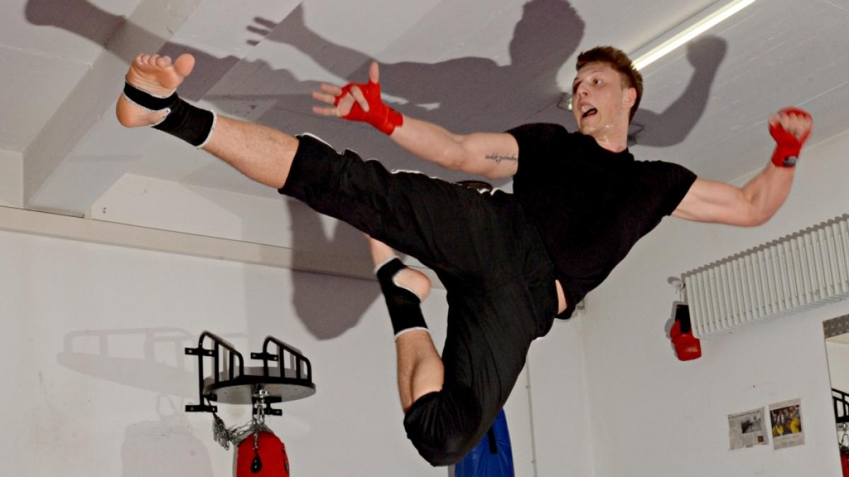 MMA-Star Michael Smolik muss den Boxring gegen den Operationssaal tauschen: Bei dem Kampfsport-Star wurde ein Hirntumor entdeckt. (Foto)