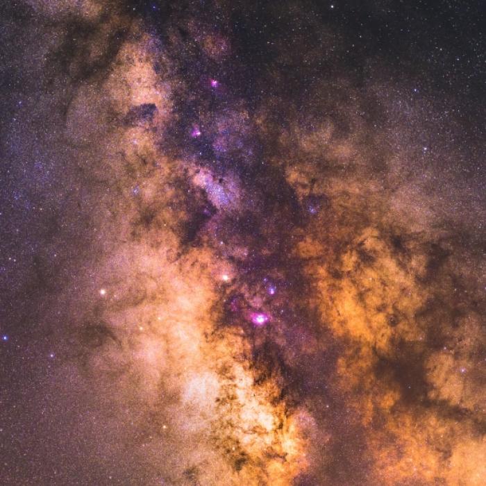 Ist die Erde jetzt in Gefahr? Schwarzes Loch schießt Todesstrahl ins Universum