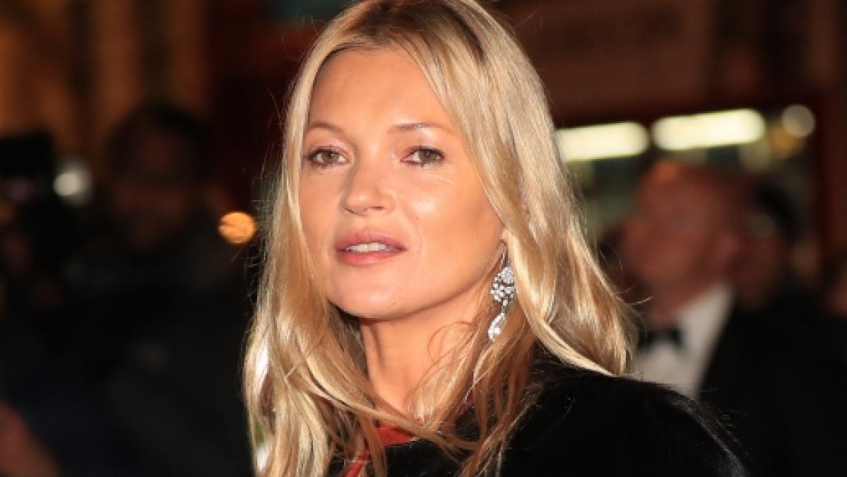 Kate Moss gibt sich in der deutschen "Vogue" offen - auf Bildern und im Interview. (Foto)