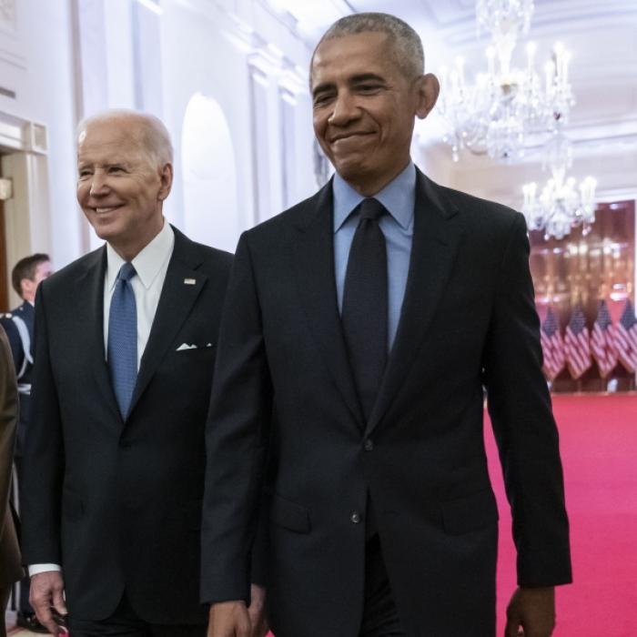 US-Präsident von Mitarbeitern ignoriert! Video zeigt völlig verwirrten Biden