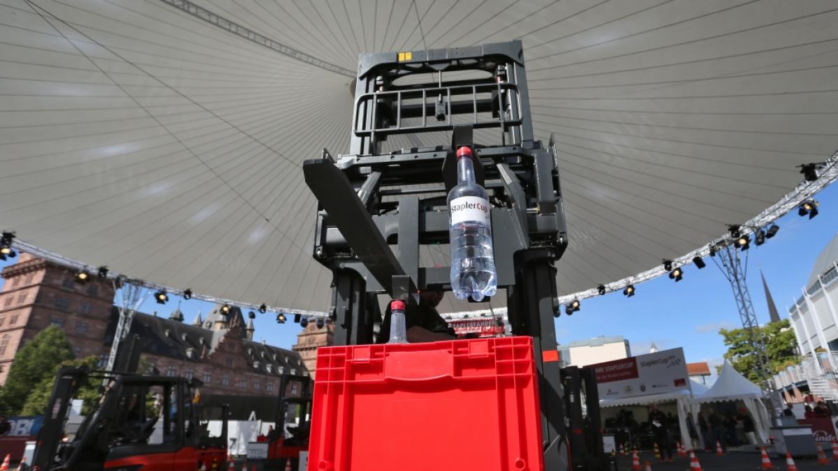 Ein 19-J&auml;hriger wurde von einem Gabelstapler halbiert. (Foto)