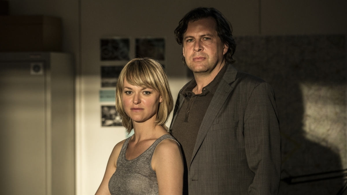 Kommissarin Heller (Lisa Wagner, l.) und ihr Kollege Verhoeven (Hans-Jochen Wagner, r.) ermitteln in Wiesbaden in einer Serie von Vergewaltigungen und einem Mord. (Foto)