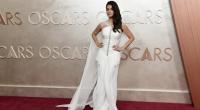 Schauspielerin Penelope Cruz verzauberte den roten Teppich an diesem Abend in einem weißen Kleid von Chanel. Der Traum in Weiß ließ die Schauspielerin engelsgleich über den roten Teppich fliegen.