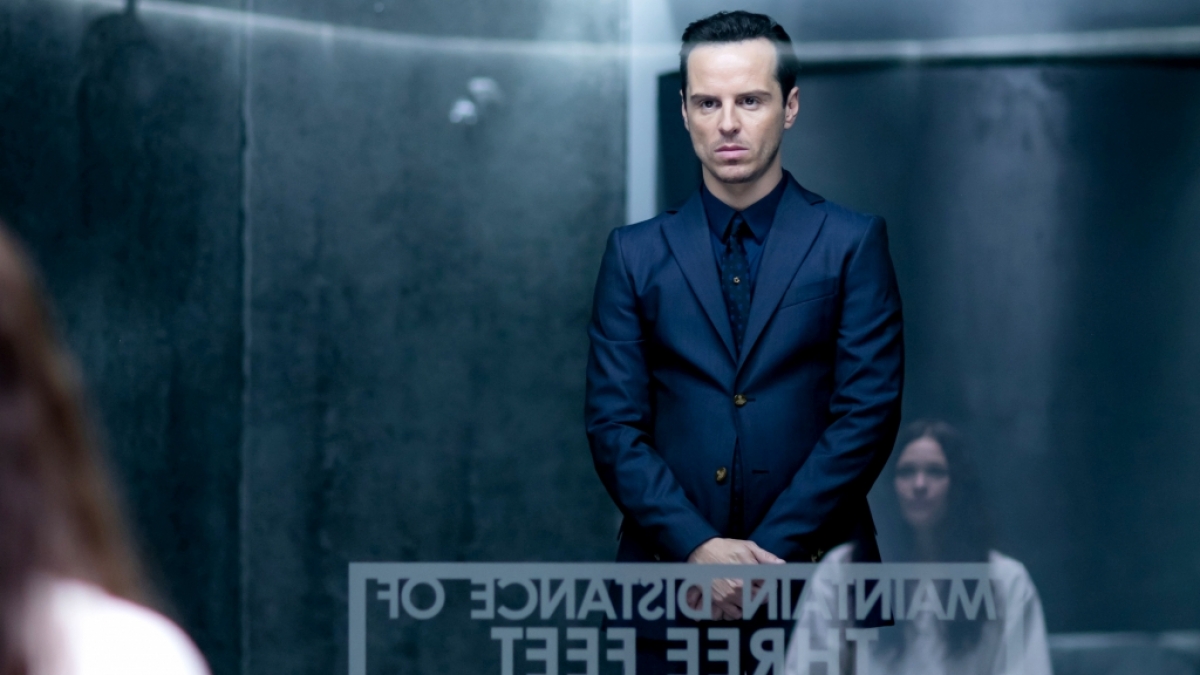 Moriarty (Andrew Scott) bei Sherlocks Schwester Euras (Sian Brooke) auf der geheimen Gef&auml;ngnisinsel Sherrinford. (Foto)
