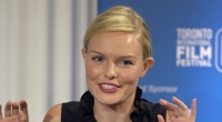Schauspielerin Kate Bosworth, bekannt für ihren extravaganten Stil, kann es auch nicht lassen - auch wenn sie hier ganz unschuldig tut.