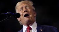 Donald Trump findet sich selbst attraktiver als Kamala Harris.