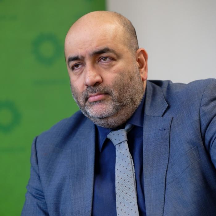 ZDF-Moderator lässt Grünen-Chef auflaufen - Zuschauer-Wut explodiert im Netz