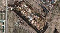 Dieses Satellitenfoto zeigt ein beschädigtes Munitions- und Waffenlager auf dem russischen Luftwaffenstützpunkt in Engels.