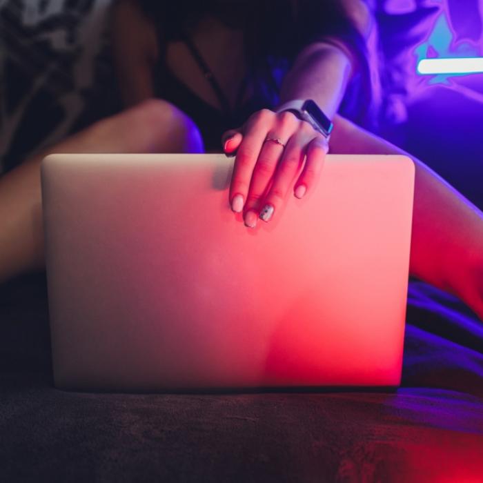 Stolzes Sümmchen! So viel verdient ein Camgirl im Monat