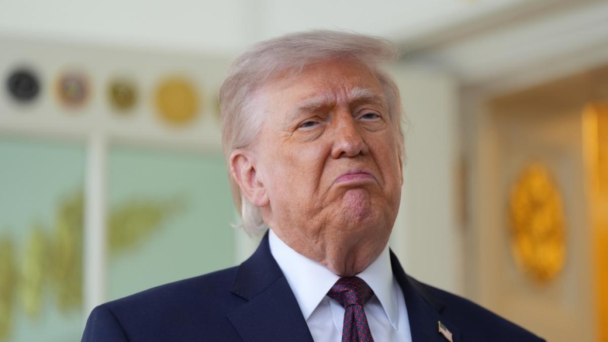 &Uuml;ber Jahre hinweg befeuerte Donald Trump etliche Verschw&ouml;rungstheorien - nun k&ouml;nnte ihm das gef&auml;hrliche Spiel mit dem Feuer zum Verh&auml;ngnis werden. (Foto)