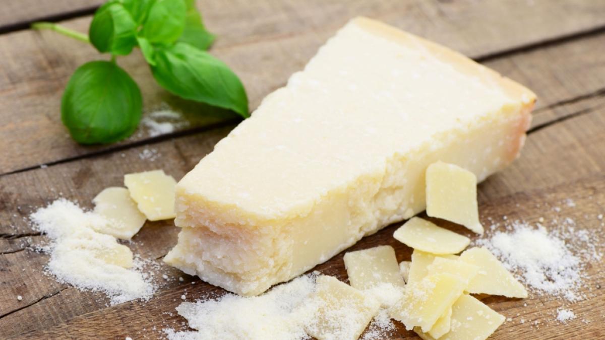 Aufgrund einer fehlenden Produktkennzeichnung wird ein Grana Padano zur&uuml;ckgerufen. (Symbolfoto) (Foto)