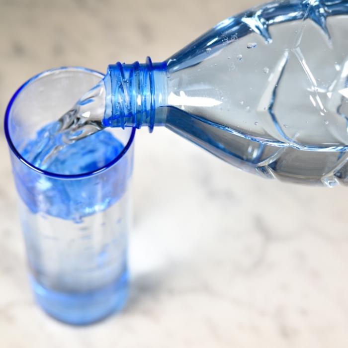 Uran und Bor im Wasser! DIESES Mineralwasser fällt gnadenlos durch
