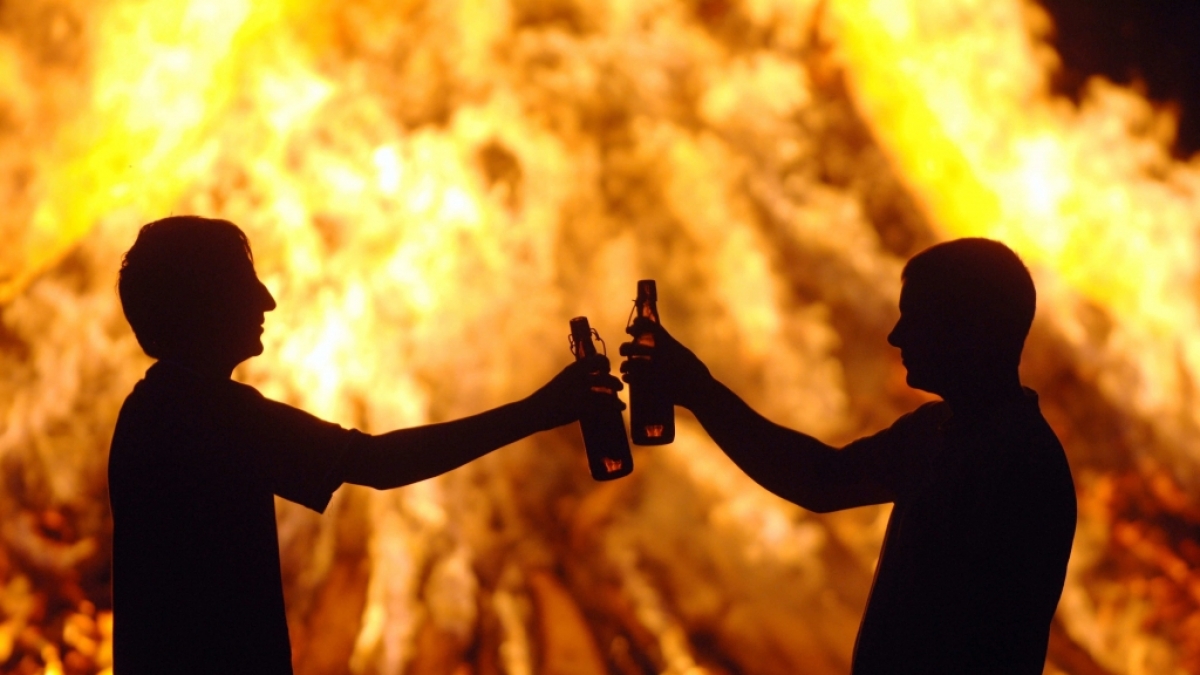 Die Sommersonnenwende wird vielerorts mit Lagerfeuern und berauschenden Festen gefeiert. (Foto)