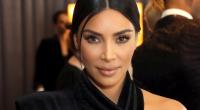 Kim Kardashian zeigt sich ganz natürlich.
