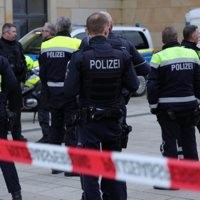 Großeinsatz im Zug - Mann festgenommen