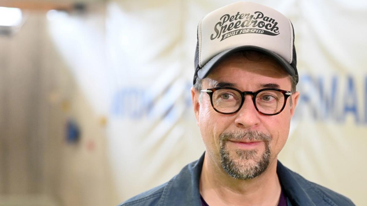 Schauspieler Jan Josef Liefers bei einer Pressekonferenz. (Foto)