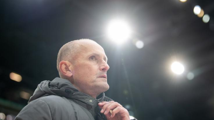 Der FC Augsburg muss am Sonntag gegen Wolfsburg ohne Trainer Heiko Herrlich auskommen.