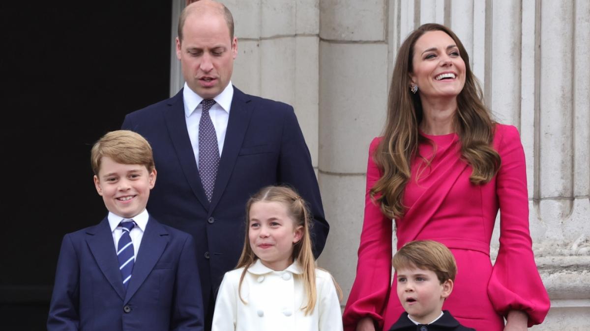 Prinzessin Kate strahlt als Dreifach-Mama &uuml;ber das ganze Gesicht - dabei stand die Ehefrau von Prinz William unter enormem Druck, als es um die Namenswahl f&uuml;r ihren Nachwuchs ging. (Foto)